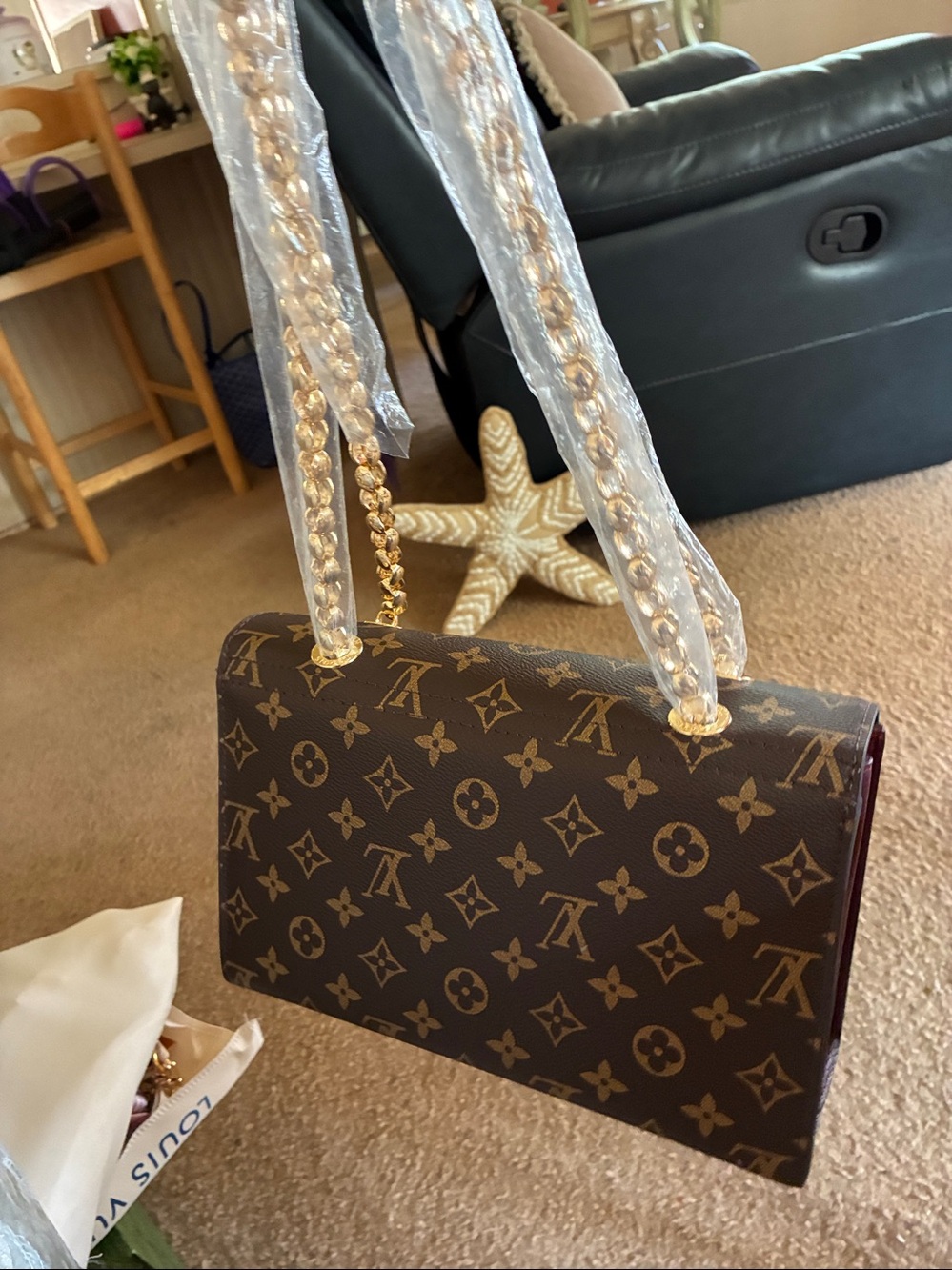 Designer-Inspired Brown and Burgundy Chain Shoulder Bag - Picture 4 of 10